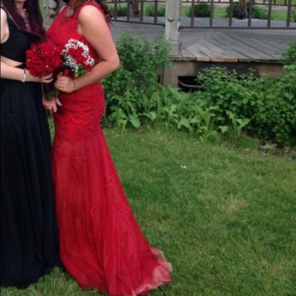 Red Mermaid-Style Prom Dress